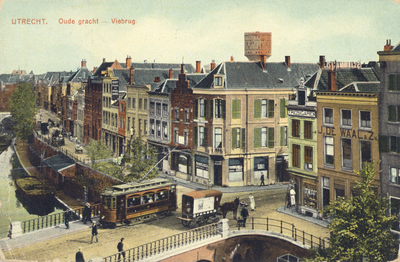 1247 Gezicht op de Oudegracht Weerdzijde te Utrecht met de Viebrug.